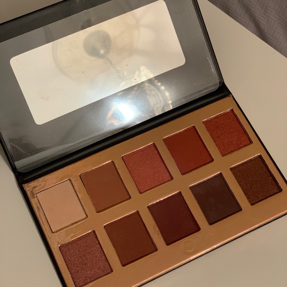 Crown Pro eyeshadow palette